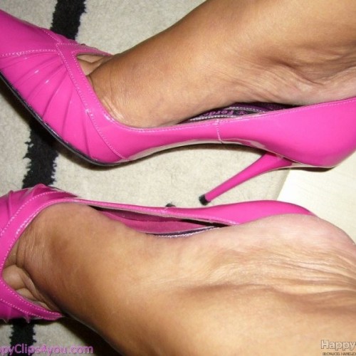 Milf feet in pink high heels